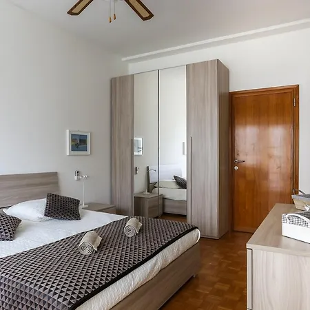 Venice Lorenz Apartment